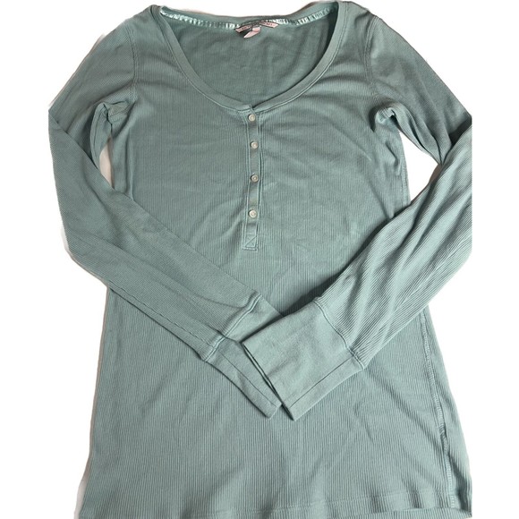 Victoria Secrets Womans Blue Lightweight Long Sleeve Shirt Size Medium - Picture 1 of 6